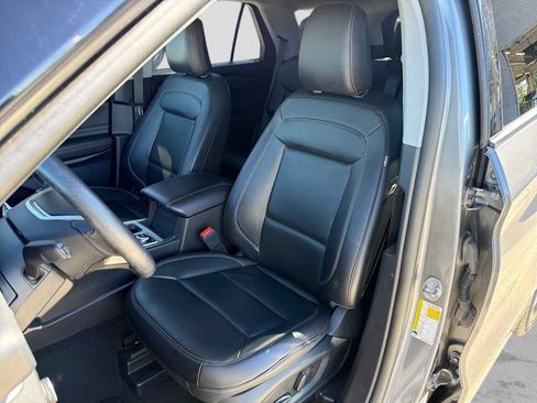 Certified 2023 Ford Explorer XLT w/ Equipment Group 202A AWD/4WD image 15
