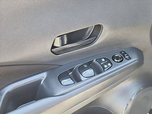 Used 2022 Nissan Kicks S FWD image 11