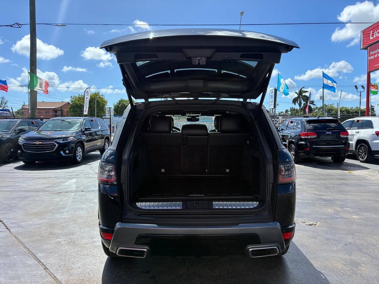 Used 2018 Land Rover Range Rover Sport HSE AWD/4WD image 17