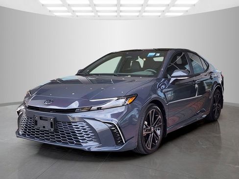 Used 2025 Toyota Camry XSE image 9