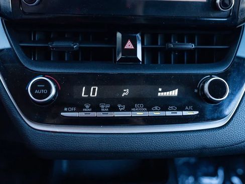 Used 2020 Toyota Corolla LE FWD image 28