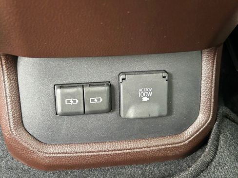 Used 2022 Toyota Highlander Platinum FWD image 25