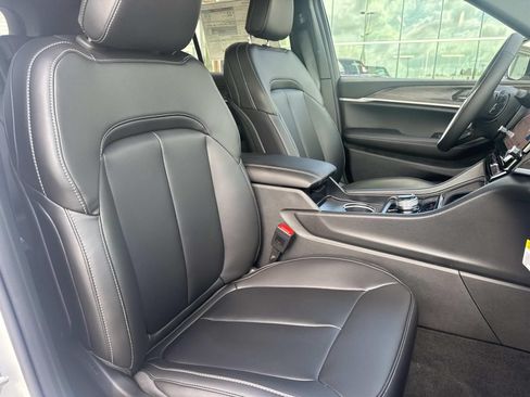 New 2026 Jeep Grand Cherokee Limited AWD/4WD image 11