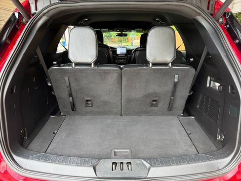 Used 2020 Ford Explorer XLT w/ Equipment Group 202A RWD image 33