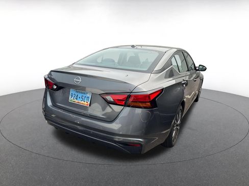 Used 2025 Nissan Altima 2.5 SV FWD image 9