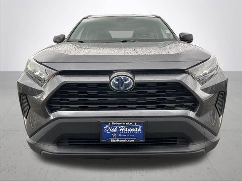 Used 2021 Toyota RAV4 LE image 2