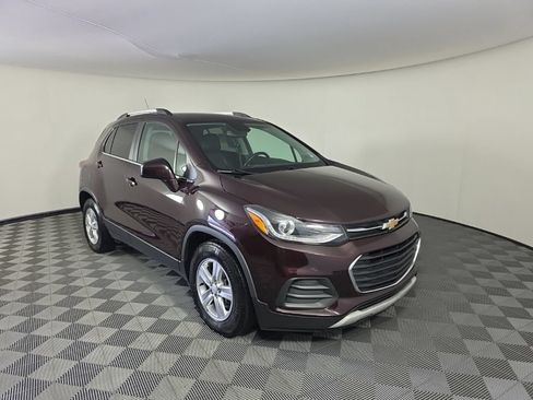 Used 2020 Chevrolet Trax LT w/ Driver Confidence Package FWD image 7