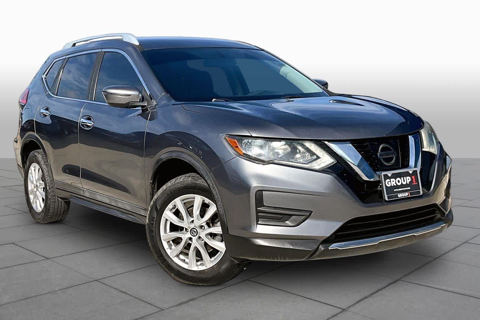 Used 2017 Nissan Rogue SV AWD/4WD image 3