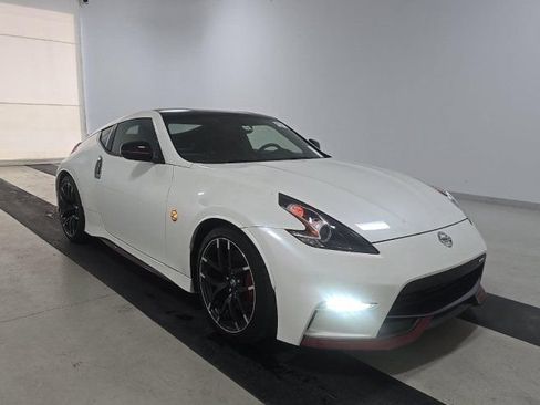 Used 2019 Nissan 370Z NISMO RWD image 3