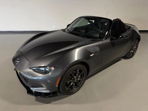 Used 2016 MAZDA MX-5 Miata Club RWD image 32
