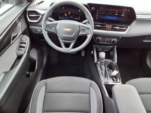 Used 2025 Chevrolet TrailBlazer LT w/ Driver Confidence Package FWD image 2