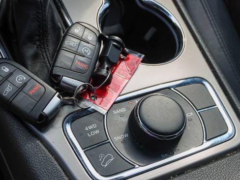 Used 2022 Jeep Grand Cherokee Laredo X AWD/4WD image 23