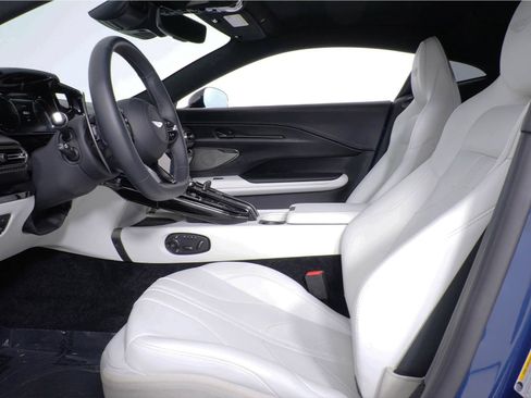 Used 2025 Aston Martin V8 Vantage Coupe RWD image 5