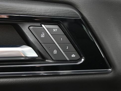 Used 2025 GMC Yukon Denali w/ Sun & Power Step Package AWD/4WD image 21