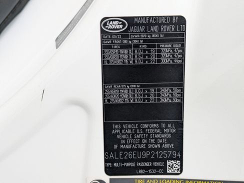 Certified 2023 Land Rover Defender 90 X-Dynamic SE image 31