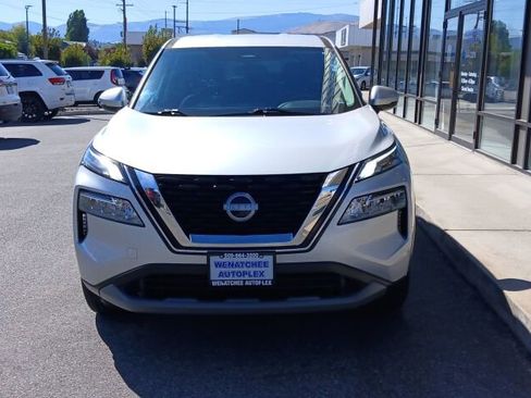 Used 2022 Nissan Rogue SV image 3