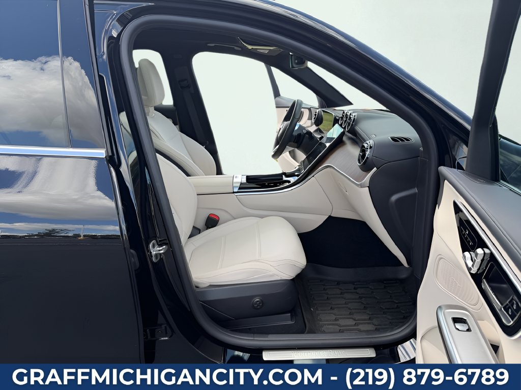 Used 2024 Mercedes-Benz GLC 300 4MATIC image 36