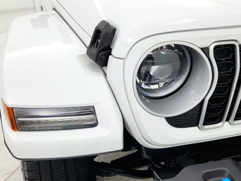 Used 2024 Jeep Wrangler Unlimited Sahara w/ Technology Group AWD/4WD image 26