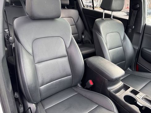 Used 2022 Kia Sportage Nightfall Edition image 24