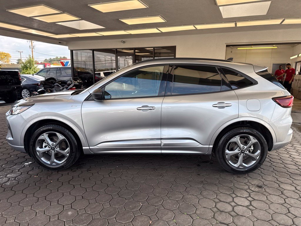 Used 2023 Ford Escape ST-Line w/ Tech Pack #1 AWD/4WD image 9