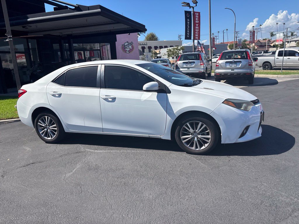 Used 2015 Toyota Corolla LE FWD image 3