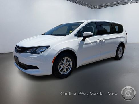 Used 2022 Chrysler Voyager LX FWD image 9