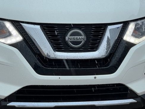 Used 2020 Nissan Rogue SV image 34
