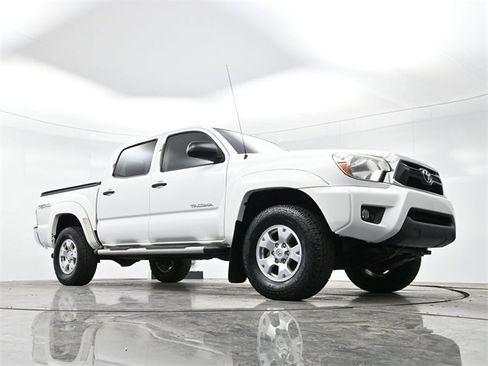 Used 2012 Toyota Tacoma PreRunner image 19