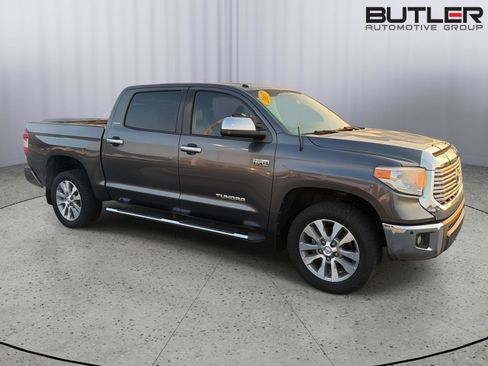 Used 2017 Toyota Tundra Limited w/ Limited Premium Package AWD/4WD image 7