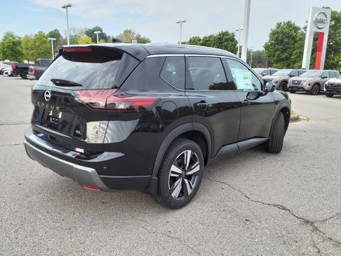 Certified 2025 Nissan Rogue SL FWD image 3