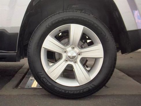 Used 2015 Jeep Patriot Latitude AWD/4WD image 12