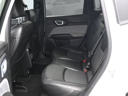 Used 2025 Jeep Compass Latitude AWD/4WD image 15