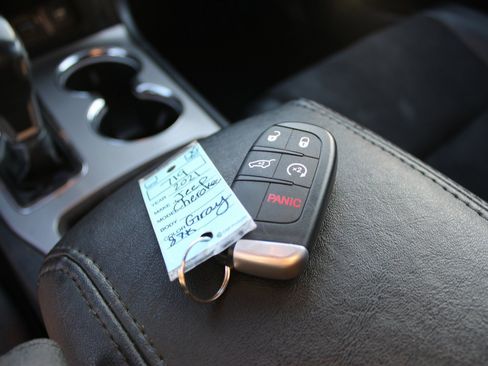 Used 2021 Jeep Grand Cherokee Laredo X image 24