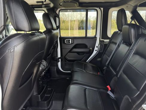 Used 2021 Jeep Wrangler Unlimited Sahara AWD/4WD image 17
