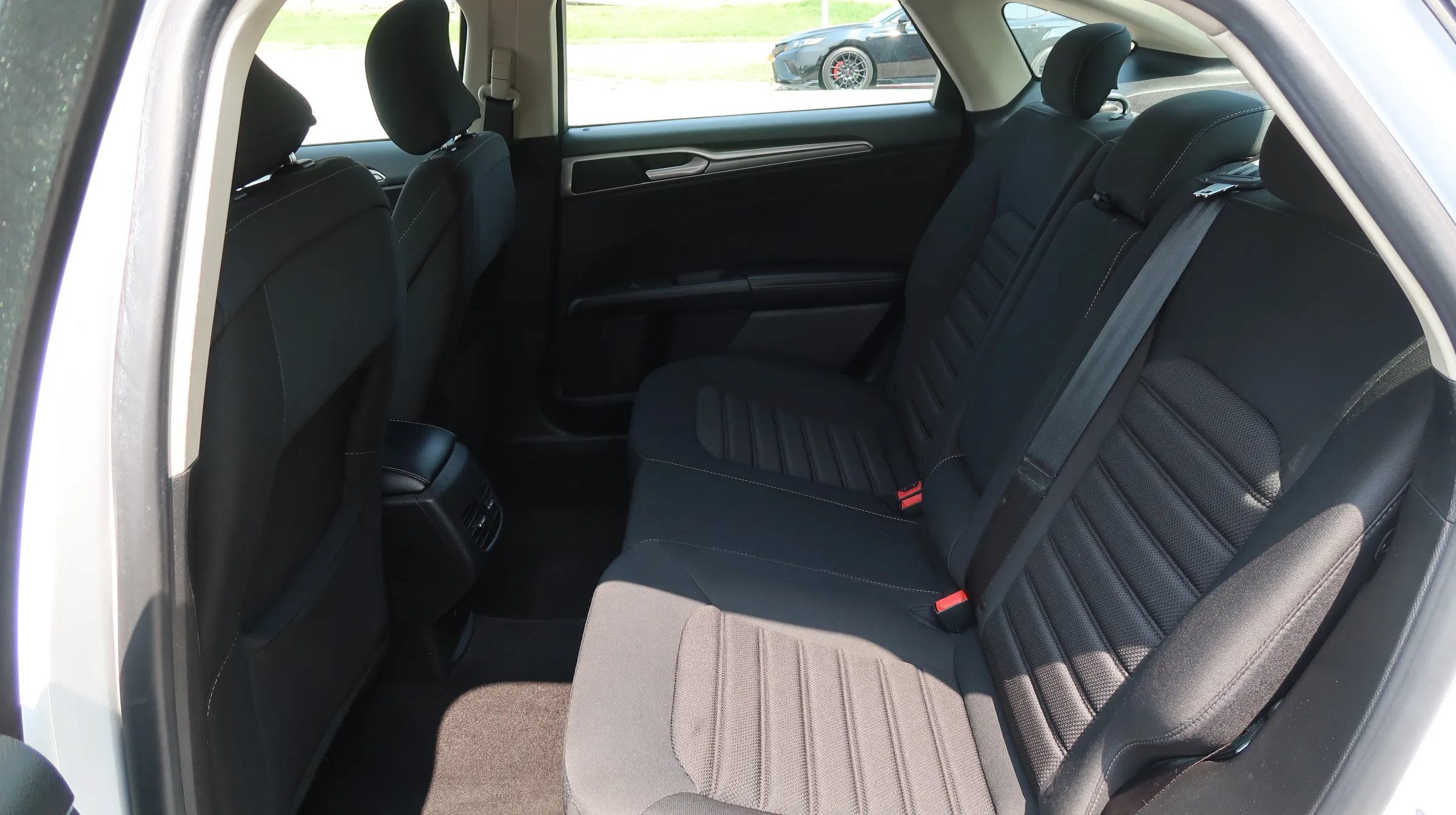 Used 2019 Ford Fusion SE FWD image 20