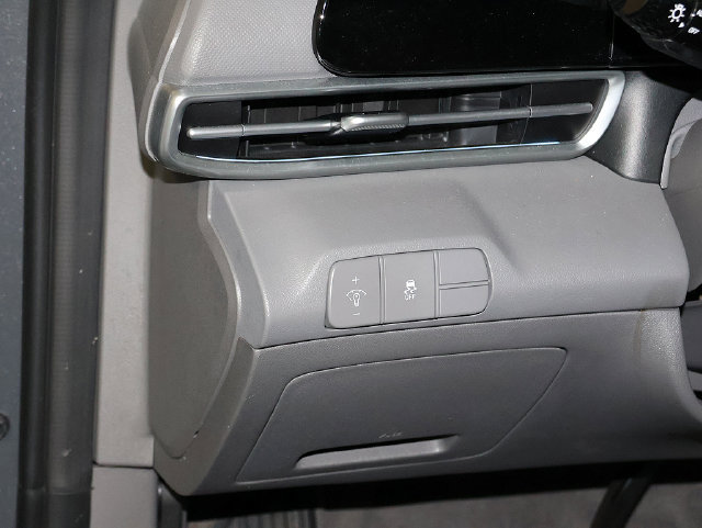 Used 2025 Hyundai Elantra SEL FWD image 25