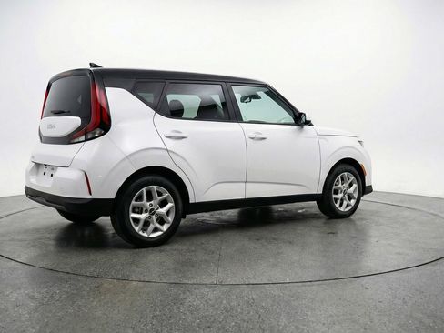 Used 2025 Kia Soul LX w/ LX Technology Package FWD image 9