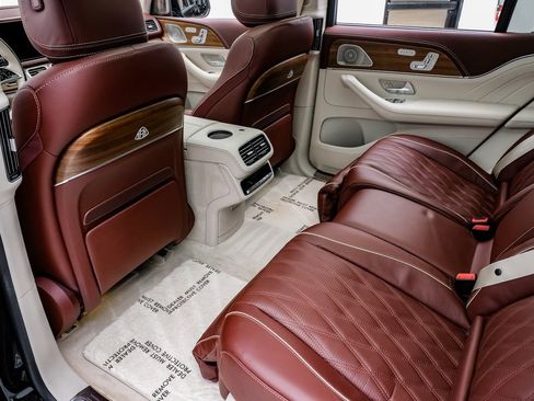 Used 2024 Mercedes-Benz Maybach GLS 600 4MATIC image 34