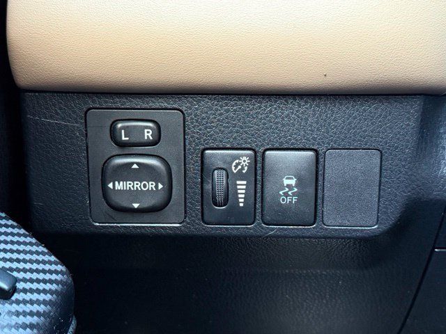 Used 2013 Toyota RAV4 XLE AWD/4WD image 23