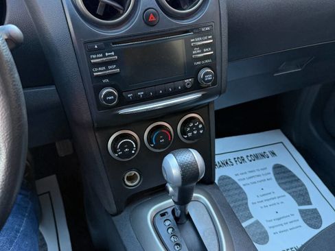 Used 2013 Nissan Rogue SV image 24