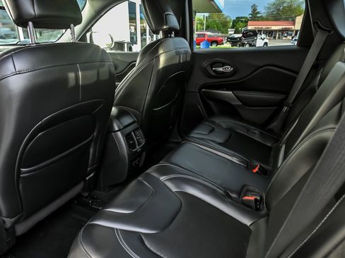 Used 2020 Jeep Cherokee Latitude w/ Quick Order Package 26F North AWD/4WD image 18