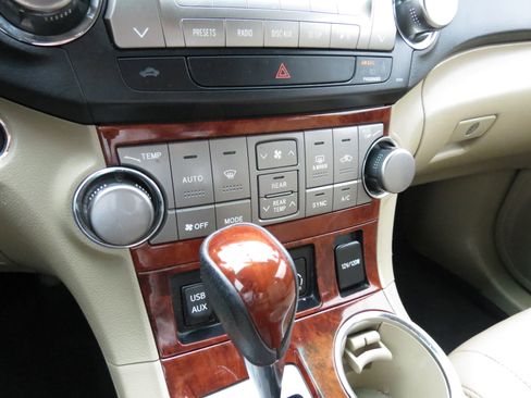 Used 2012 Toyota Highlander Limited image 17