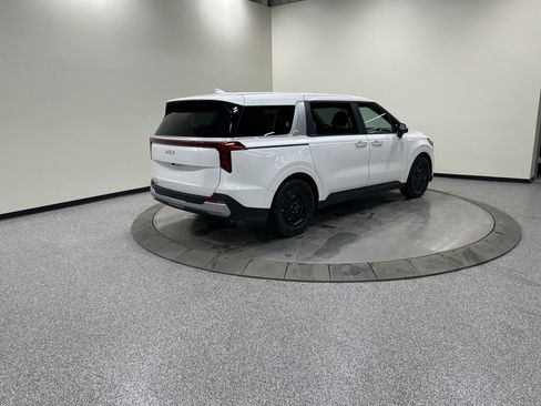 New 2026 Kia Carnival FWD image 6