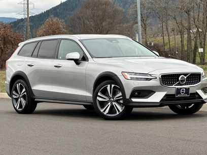 Used 2025 Volvo V60 B5 Cross Country Plus