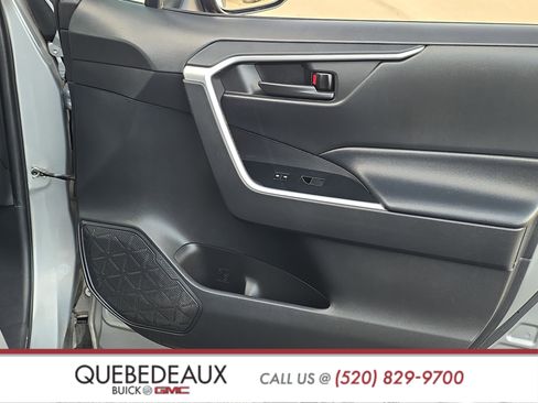 Used 2021 Toyota RAV4 LE w/ Carpet Mat Package (TMS) AWD/4WD image 27
