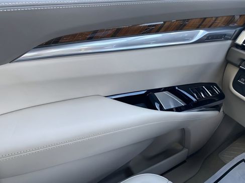 Certified 2025 Cadillac Escalade Premium Luxury Platinum w/ LPO, Floor Liner Package AWD/4WD image 28
