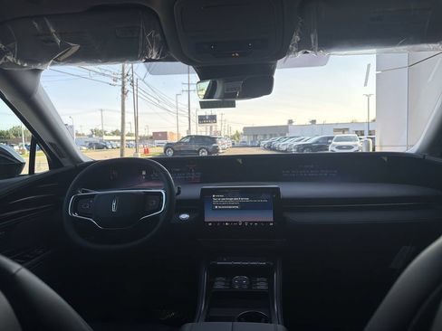 New 2026 Lincoln Nautilus Premier AWD/4WD image 11