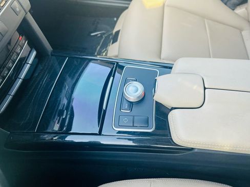 Used 2010 Mercedes-Benz E 350 Sedan image 32