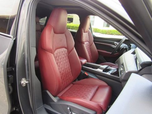 Used 2023 Audi e-tron S Premium Plus w/ Black Optic Package image 23