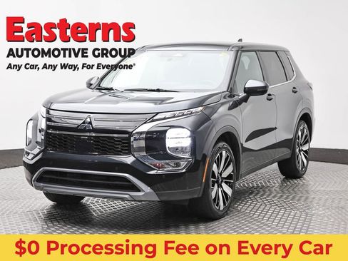Used 2025 Mitsubishi Outlander SE FWD image 1
